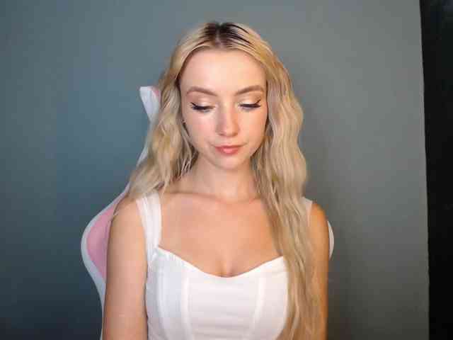 LuciaGlow webcam