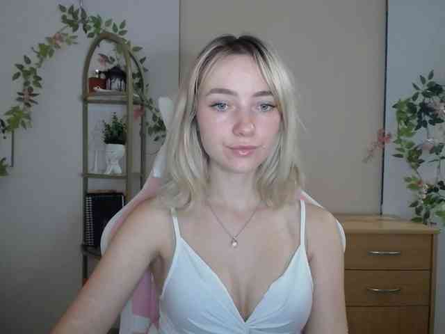 LuciaGlow webcam