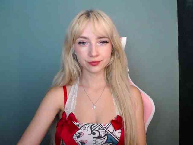 LuciaGlow webcam