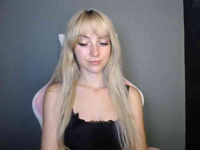 LuciaGlow webcam