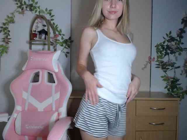 LuciaGlow webcam