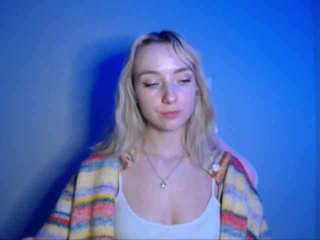 LuciaGlow webcam