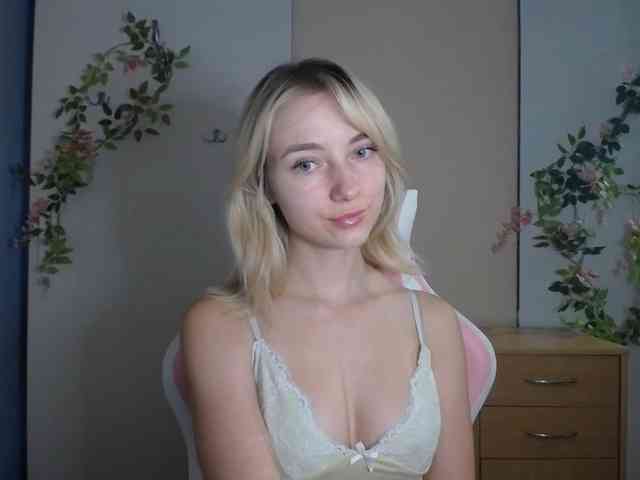 LuciaGlow webcam