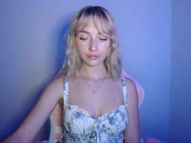 LuciaGlow webcam
