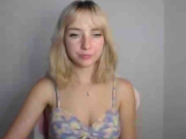 LuciaGlow webcam
