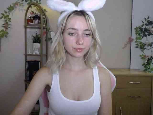 LuciaGlow webcam