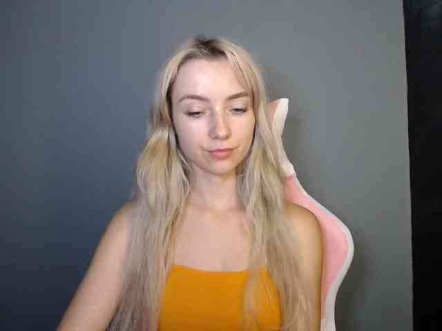 LuciaGlow webcam