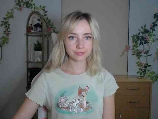 LuciaGlow webcam