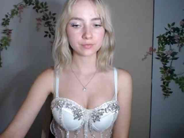 LuciaGlow webcam