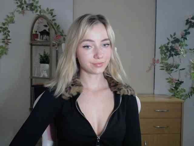 LuciaGlow webcam
