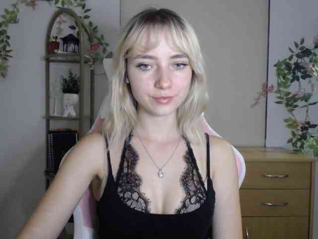 LuciaGlow webcam