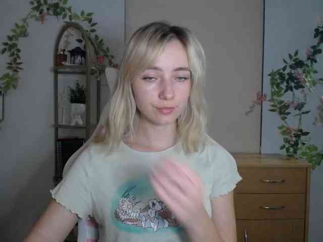 LuciaGlow webcam