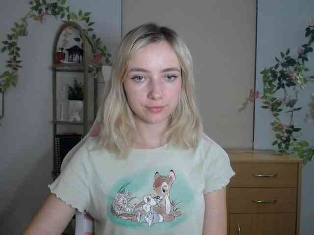 LuciaGlow webcam