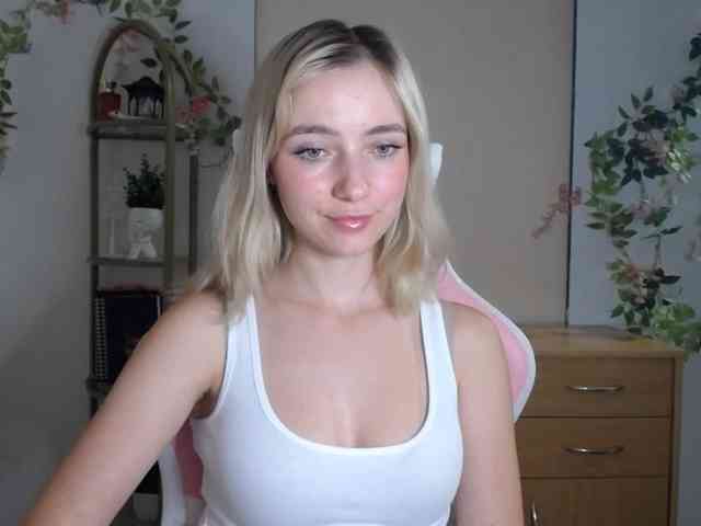 LuciaGlow webcam