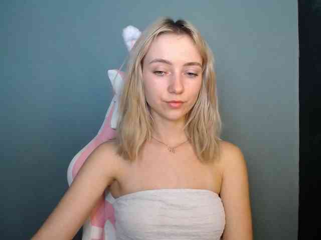 LuciaGlow webcam