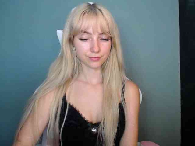 LuciaGlow webcam