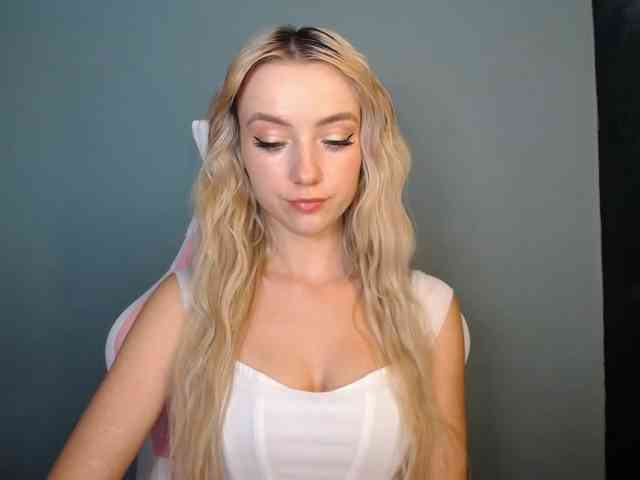 LuciaGlow webcam