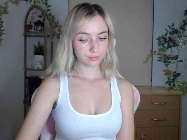 LuciaGlow webcam