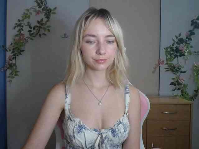 LuciaGlow webcam