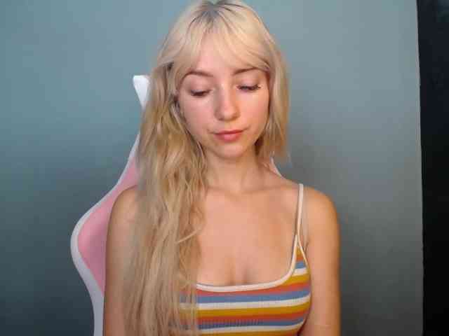 LuciaGlow webcam