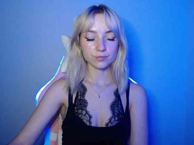 LuciaGlow webcam
