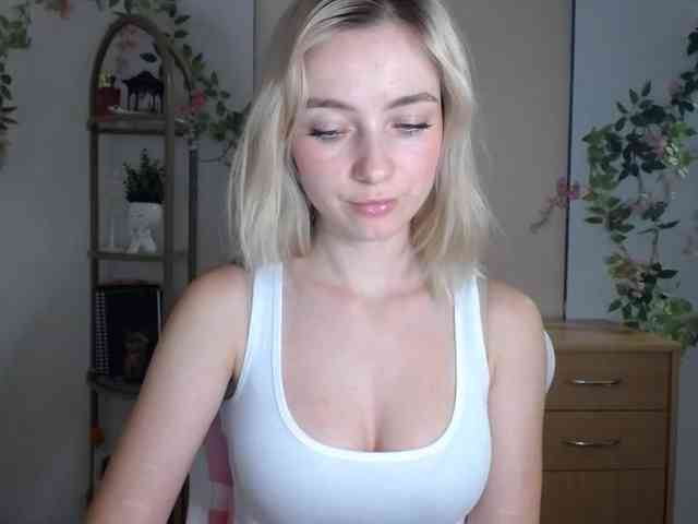 LuciaGlow webcam