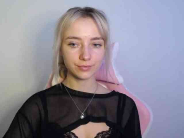 LuciaGlow webcam
