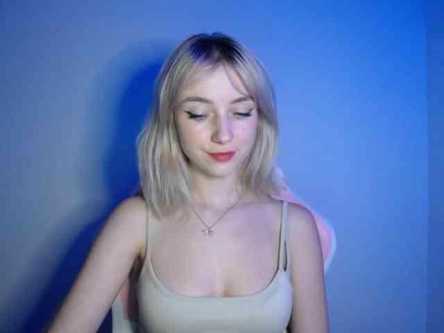 LuciaGlow webcam
