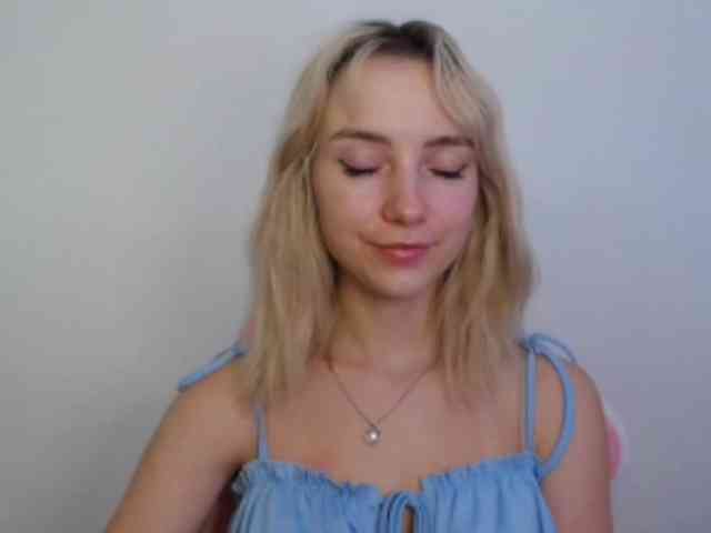 LuciaGlow webcam
