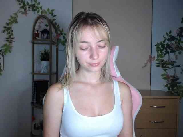 LuciaGlow webcam