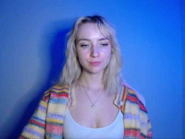 LuciaGlow webcam