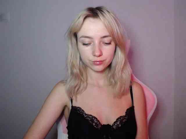 LuciaGlow webcam