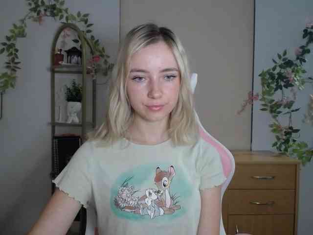 LuciaGlow webcam