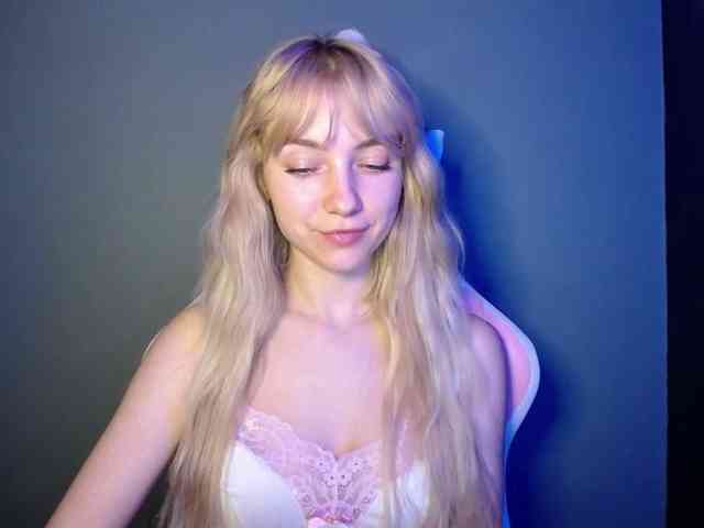 LuciaGlow webcam