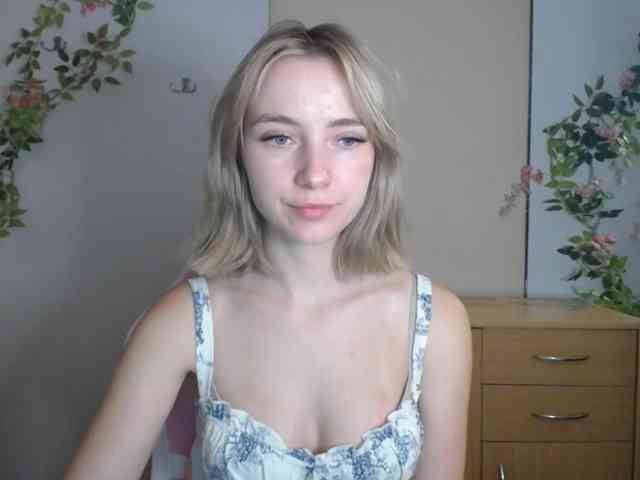 LuciaGlow webcam