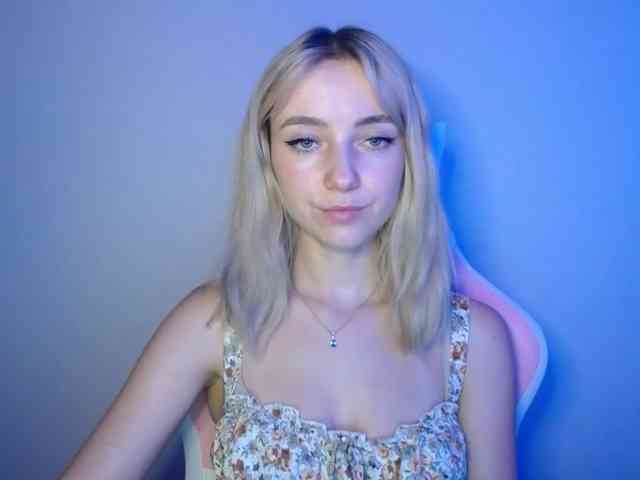 LuciaGlow webcam