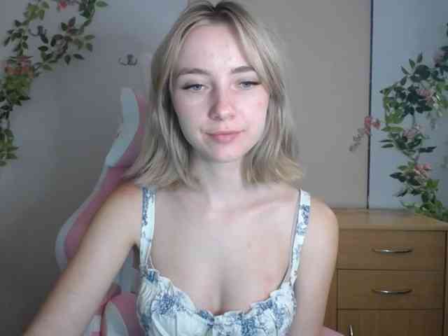 LuciaGlow webcam