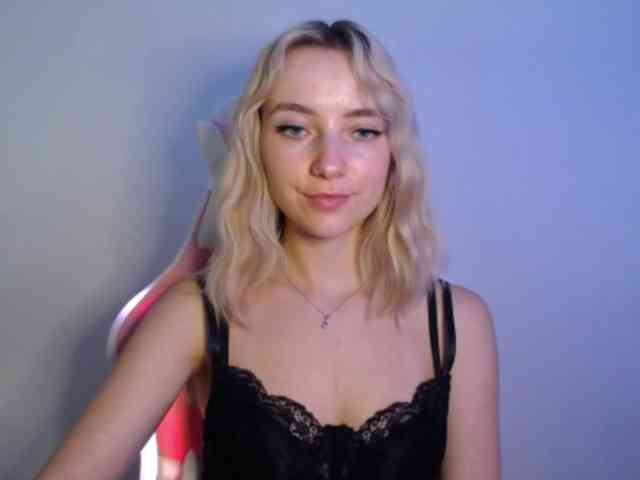 LuciaGlow webcam
