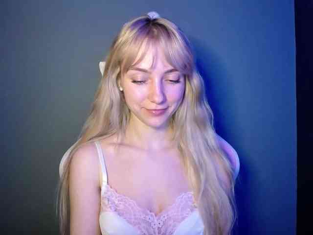 LuciaGlow webcam