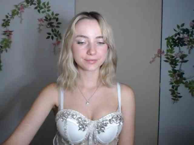 LuciaGlow webcam