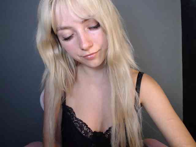LuciaGlow webcam