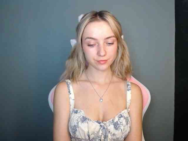 LuciaGlow webcam