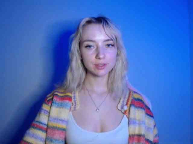 LuciaGlow webcam