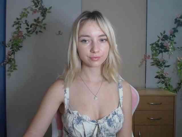 LuciaGlow webcam