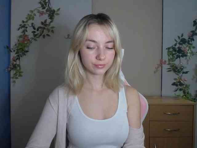 LuciaGlow webcam