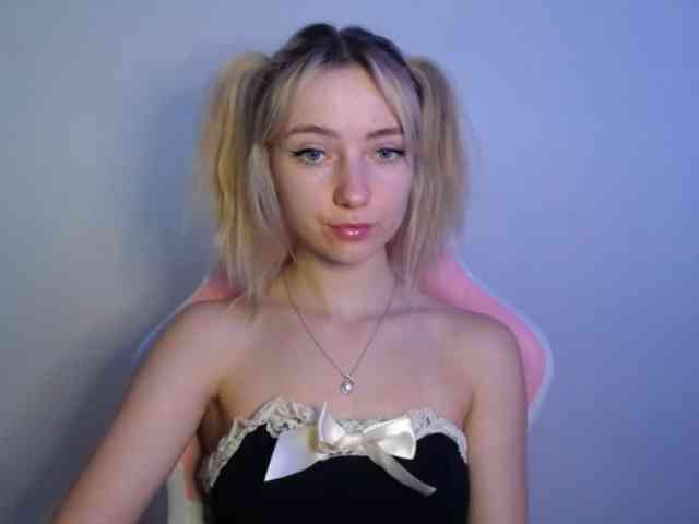 LuciaGlow webcam