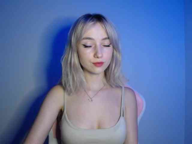 LuciaGlow webcam