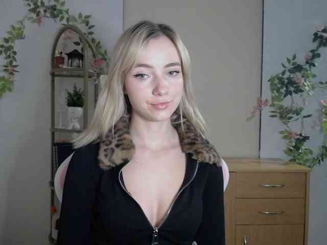 LuciaGlow webcam