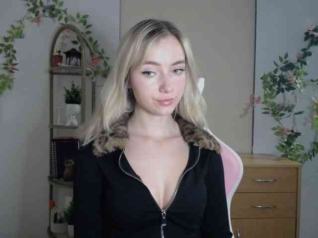 LuciaGlow webcam