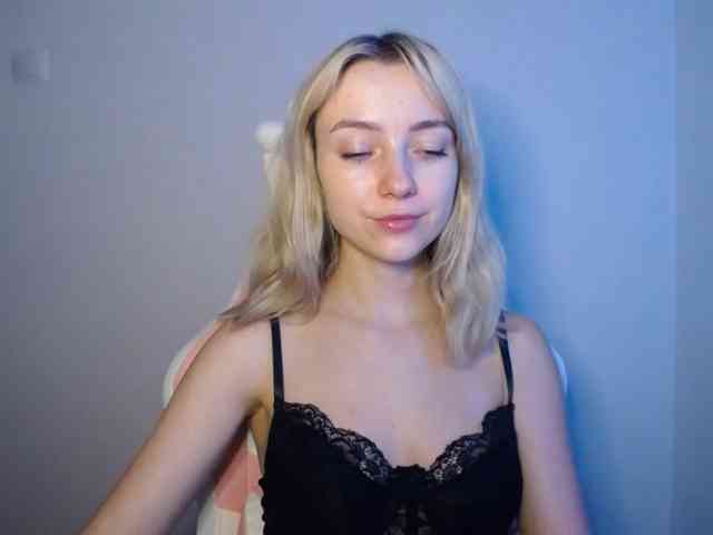 LuciaGlow webcam